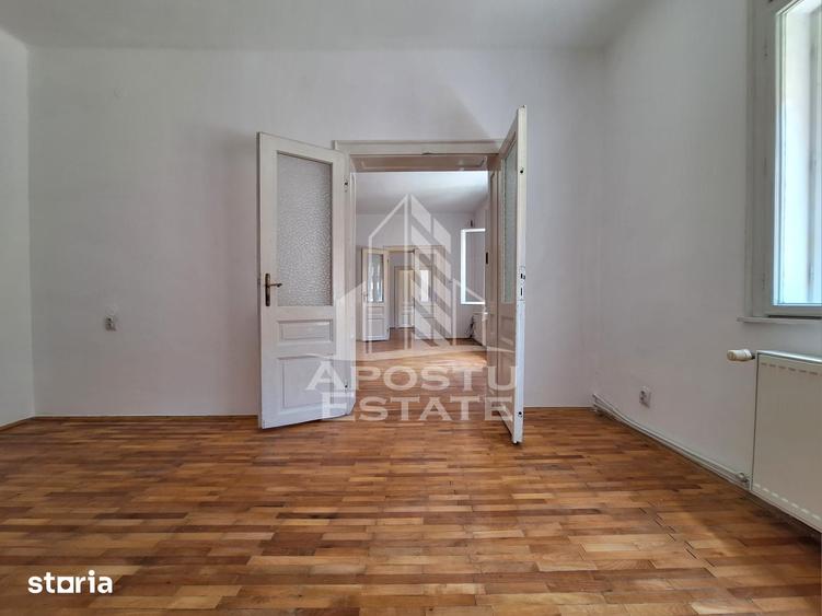 Spațiu comercial, de 85 mp, în Boul Roșu