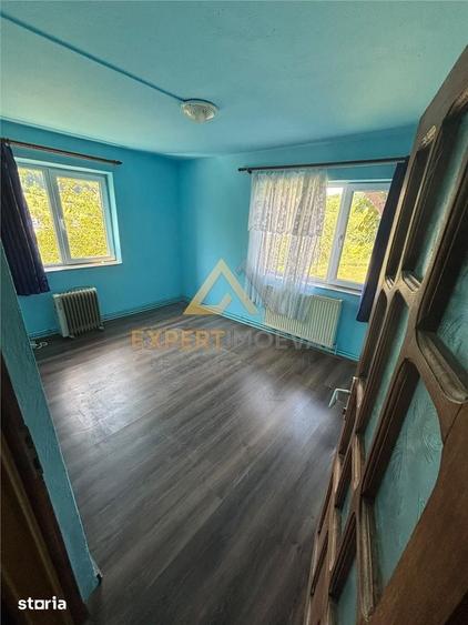Casă cu 4 camere cu Teren 4900 Mp în Central