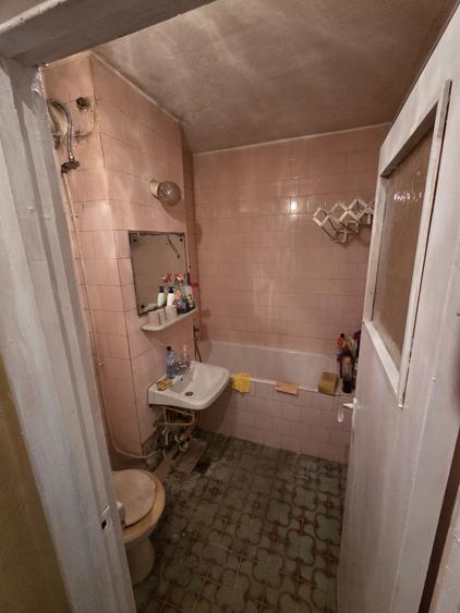Apartament cu 3 camere semidecomandat în Nord