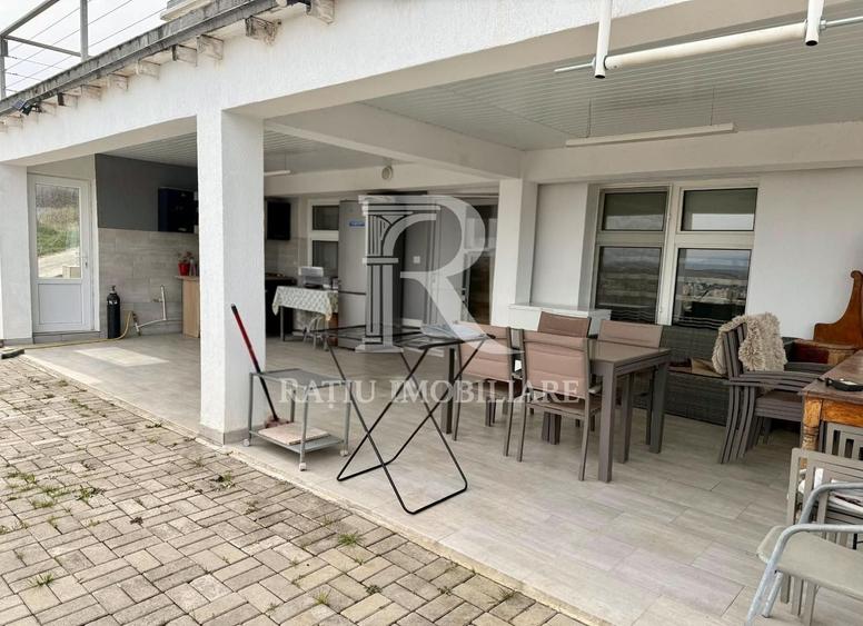 Casă cu 5 camere cu Piscina în Călugareni