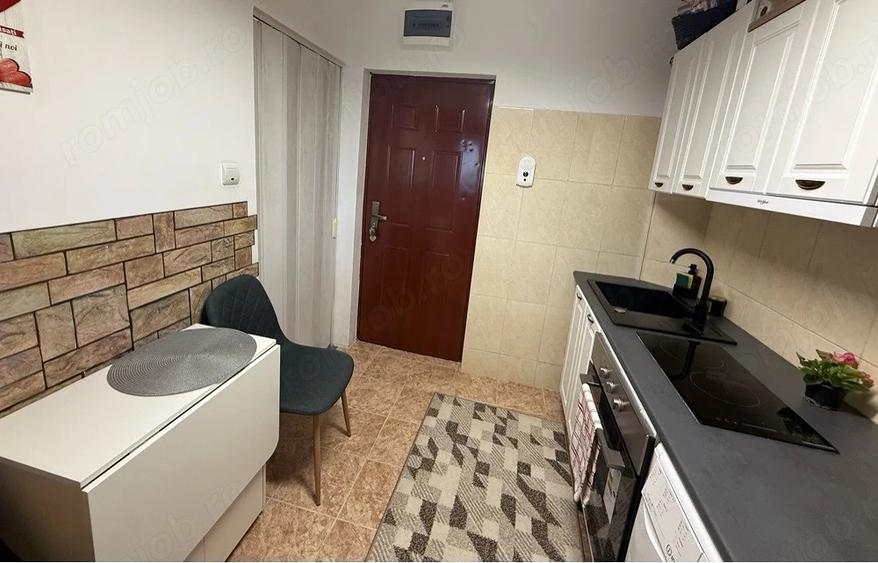Garsonieră decomandată în Central