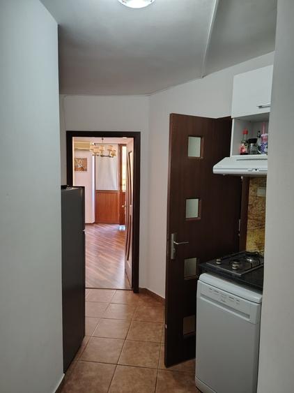 Apartament cu 3 camere decomandat, mobilat în P-ța Universității