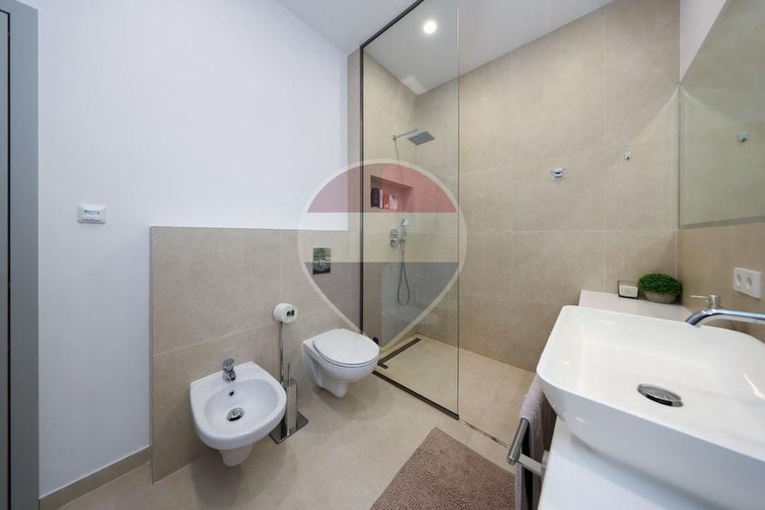 Casă individuală cu 5 camere cu Teren 577 Mp în Bunloc