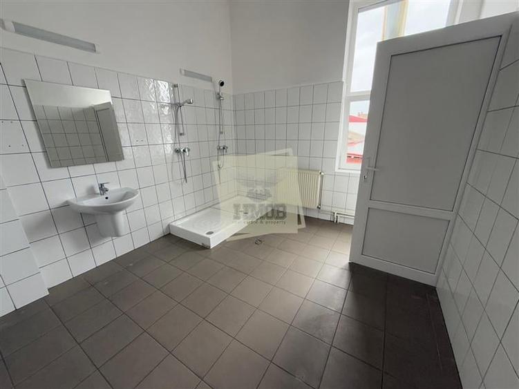 Spațiu comercial, de 3,150 mp, în Central