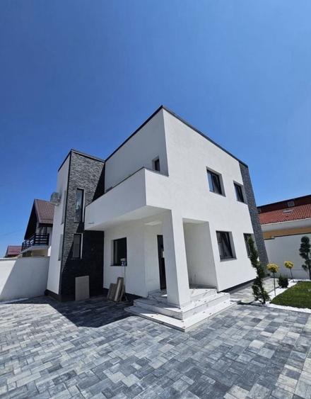 Casă cu 4 camere în Exterior Vest