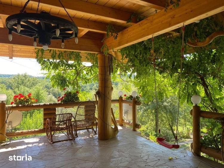Casă cu 6 camere cu Teren 17000 Mp în Dumbrăvița