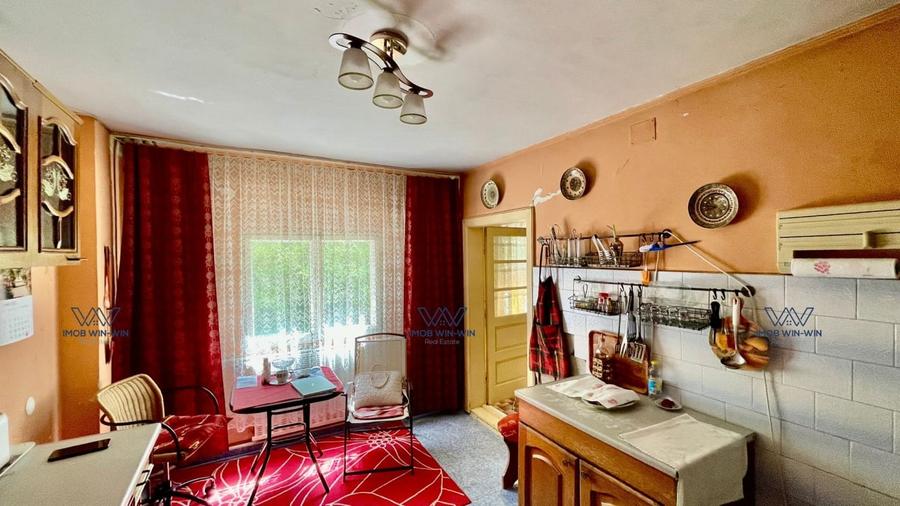 Casă individuală cu 8 camere cu Garaj în Valea Ursului