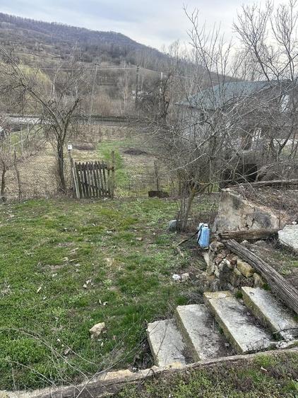 Casă cu 3 camere în Păcureți