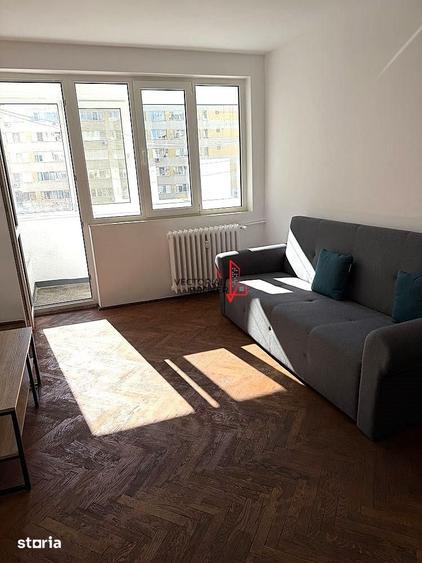 Apartament cu 3 camere semidecomandat în Tei