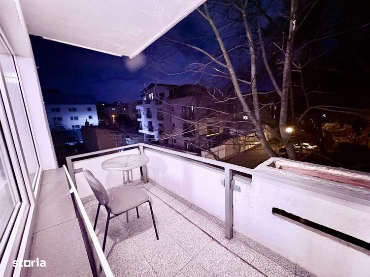 Apartament cu 3 camere semidecomandat în Tei