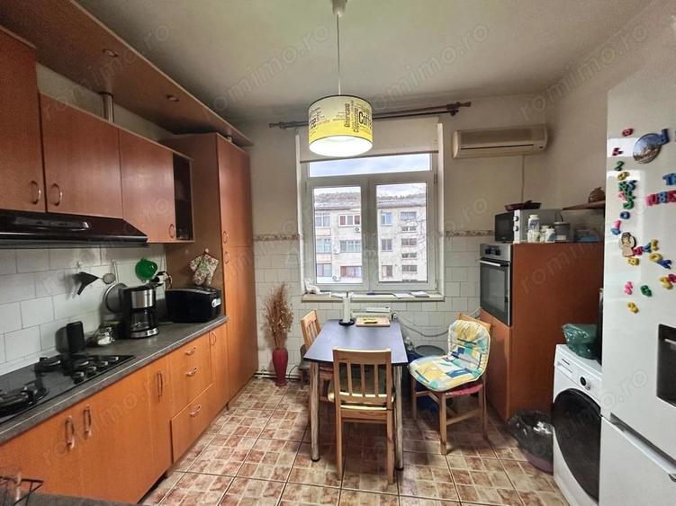 Apartament cu 3 camere decomandat în Luncă