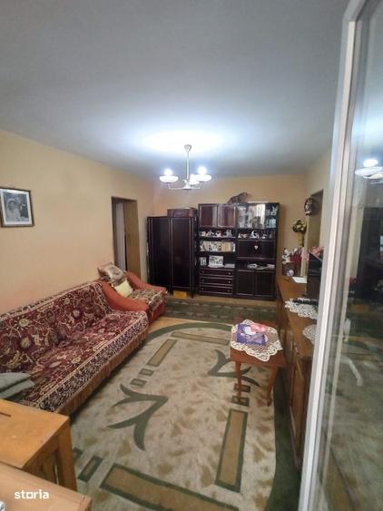 Apartament cu 2 camere semidecomandat în Craiovei