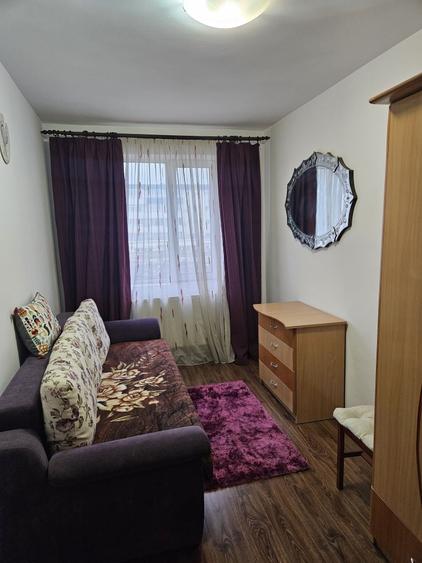 Apartament cu 3 camere semidecomandat în Petrești