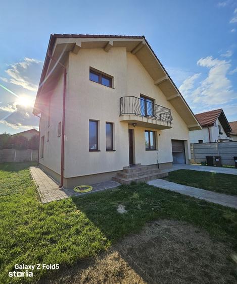 Casă cu 4 camere cu Teren 490 Mp în Central