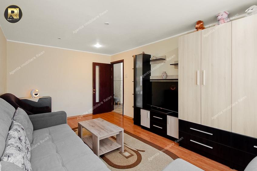 Apartament cu 3 camere decomandat în Micro 16