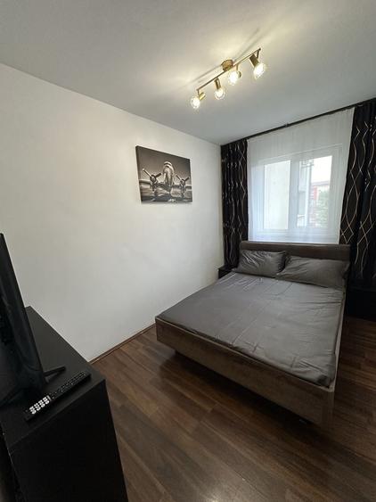 Apartament cu 3 camere decomandat în Spitalul Județean