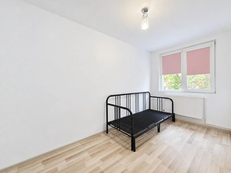 Apartament cu 3 camere semidecomandat în Micro 19