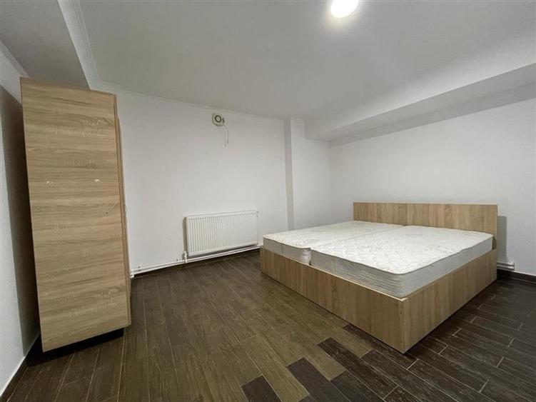 Apartament cu 5 camere decomandat în E3