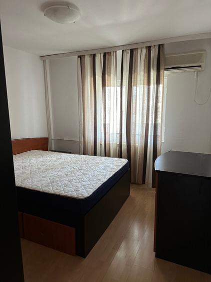 Apartament cu 3 camere decomandat, mobilat în Decebal