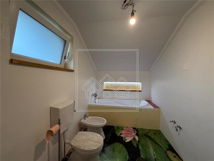 Casă cu 4 camere cu Canalizare în Șura Mare