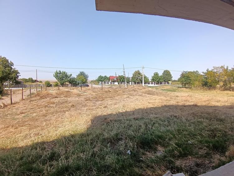 Casă individuală cu 4 camere cu Teren 1300 Mp în Bogdănești (Fălciu)