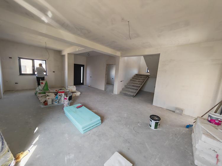 Casă individuală cu 5 camere cu Canalizare în Agigea