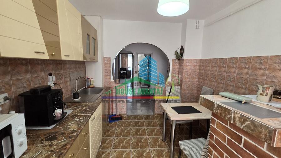 Apartament cu 3 camere decomandat, mobilat în Brăilei