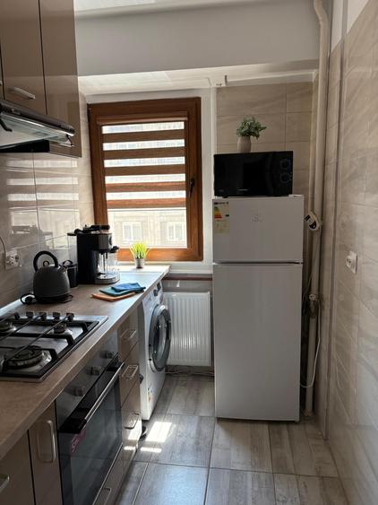 Apartament cu 2 camere decomandat, mobilat în Calea Victoriei