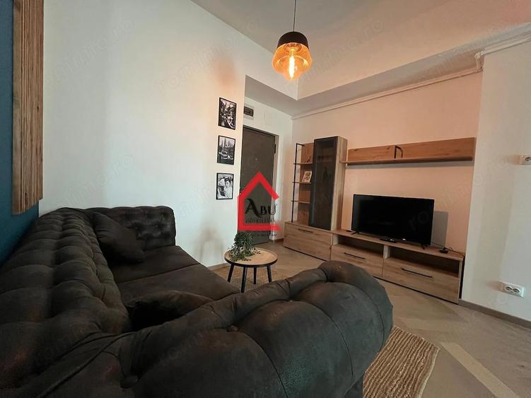 Apartament cu 2 camere semidecomandat în Filiași