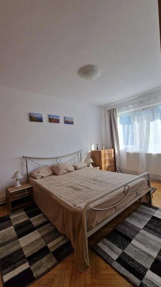 Apartament cu 3 camere decomandat în Soarelui