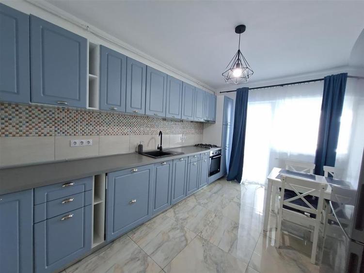 Apartament cu 3 camere decomandat, mobilat în Exterior Sud