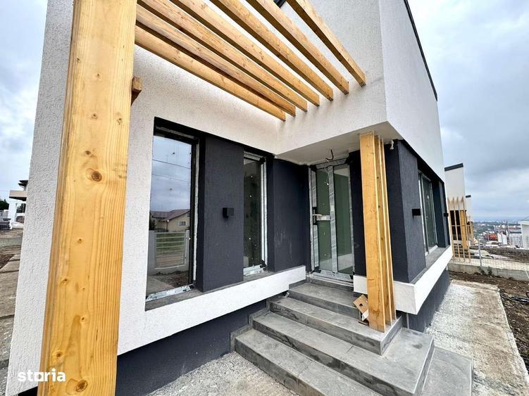 Casă cu 4 camere în Uricani
