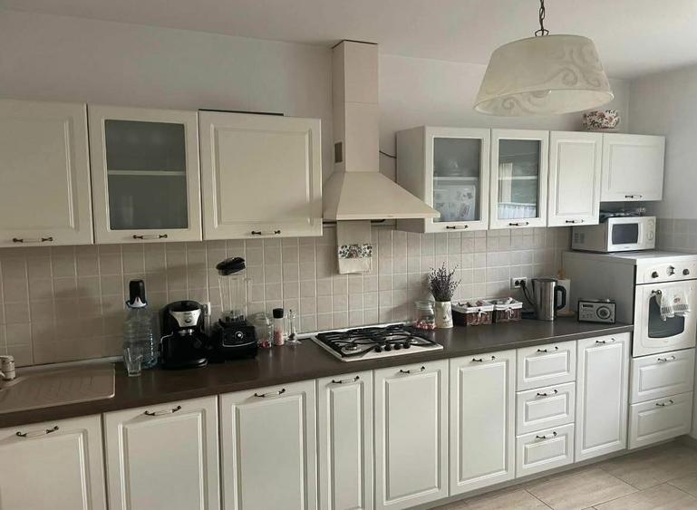 Apartament cu 4 camere decomandat în Moșnița Nouă