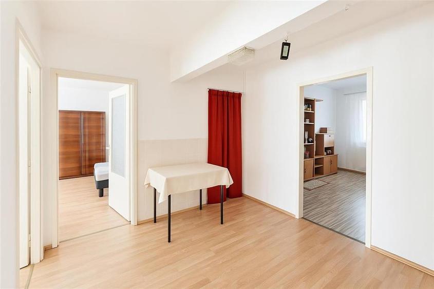 Apartament cu 4 camere decomandat în Nufărul