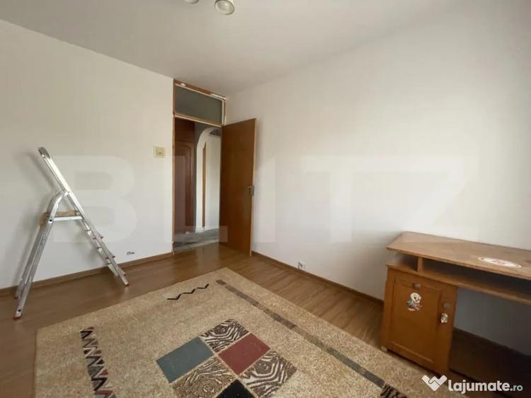 Apartament cu 3 camere decomandat în Central