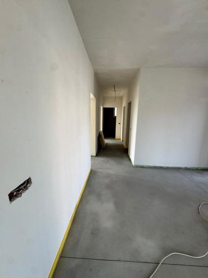 Casă cu 4 camere cu Teren 694 Mp în Satu Nou de Jos