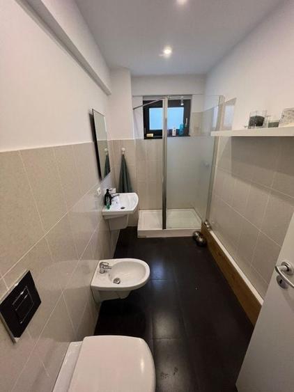 Apartament cu 3 camere semidecomandat, mobilat în Decebal