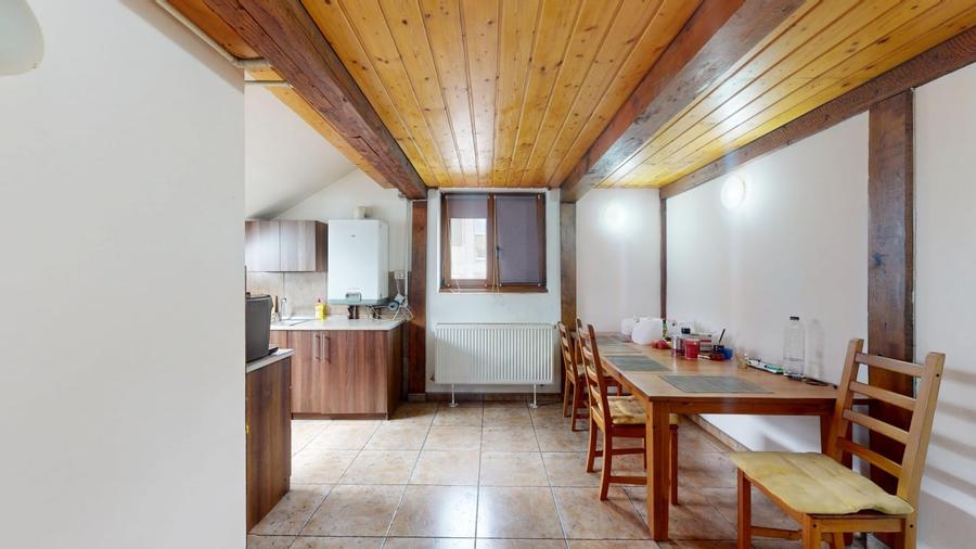 Apartament cu 4 camere semidecomandat, mobilat în Complex Studențesc
