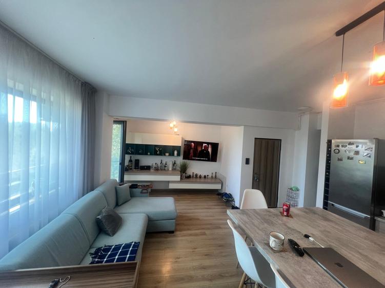 Apartament cu 3 camere decomandat în Central