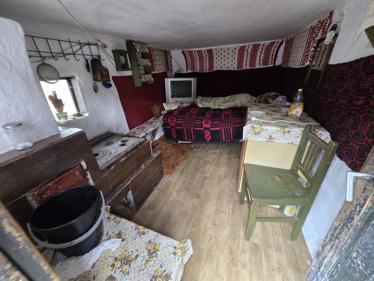 Casă individuală cu 2 camere cu Teren 2723 Mp în Sătic