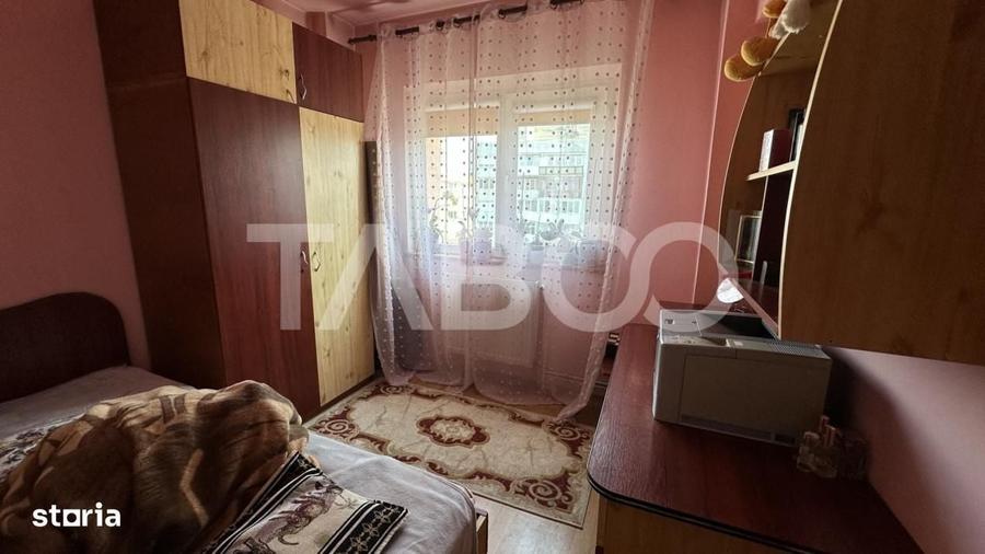 Apartament cu 4 camere decomandat în Mihai Viteazul