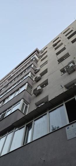 Apartament cu 3 camere semidecomandat, mobilat în Dristor