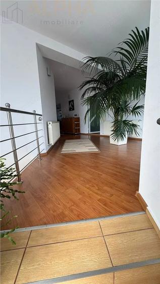 Casă cu 6 camere cu Teren 645 Mp în Unirea