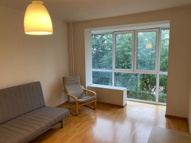 Apartament cu 3 camere decomandat, mobilat în Tineretului