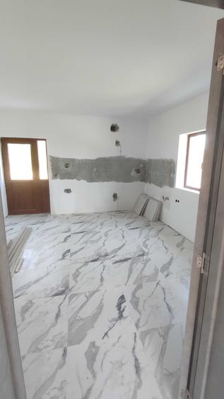 Casă cu 4 camere în Ungureni