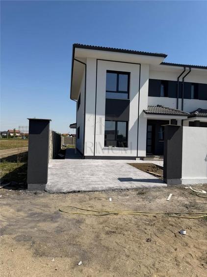 Casă cu 4 camere cu Teren 370 Mp în Moșnița Veche