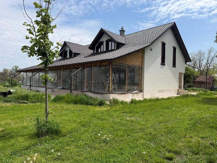 Casă individuală cu 4 camere cu Canalizare în Dăscălești