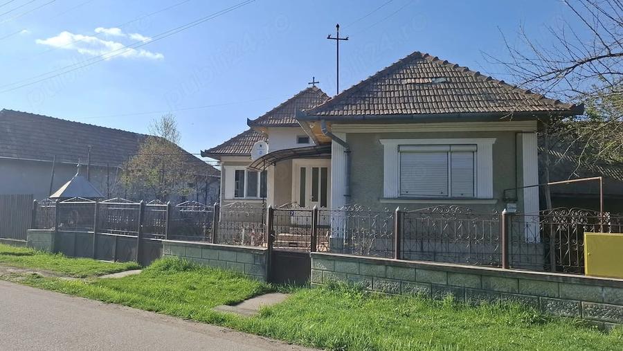 Casă cu 2 camere cu Teren 2236 Mp în Central