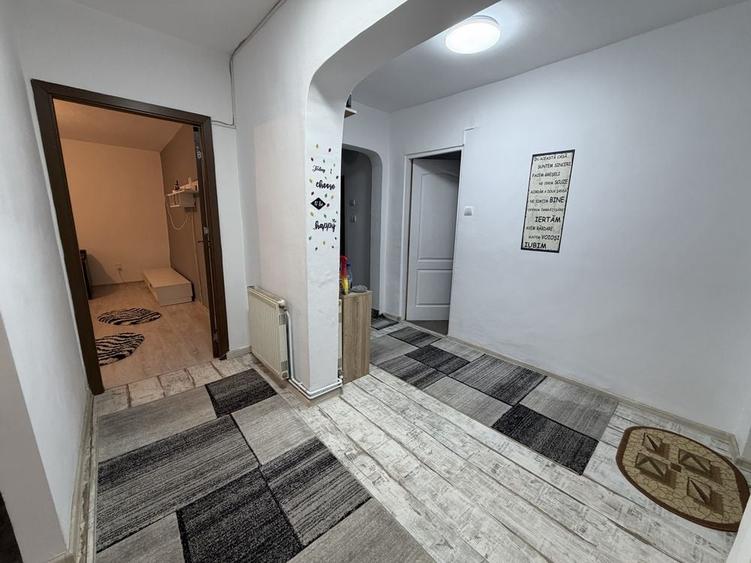 Apartament cu 4 camere decomandat în Micro 4