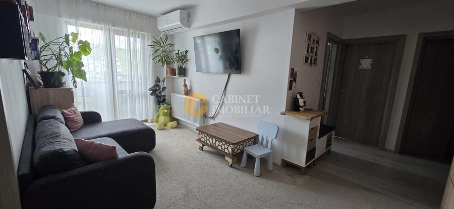 Apartament cu 3 camere decomandat, mobilat în Vișani